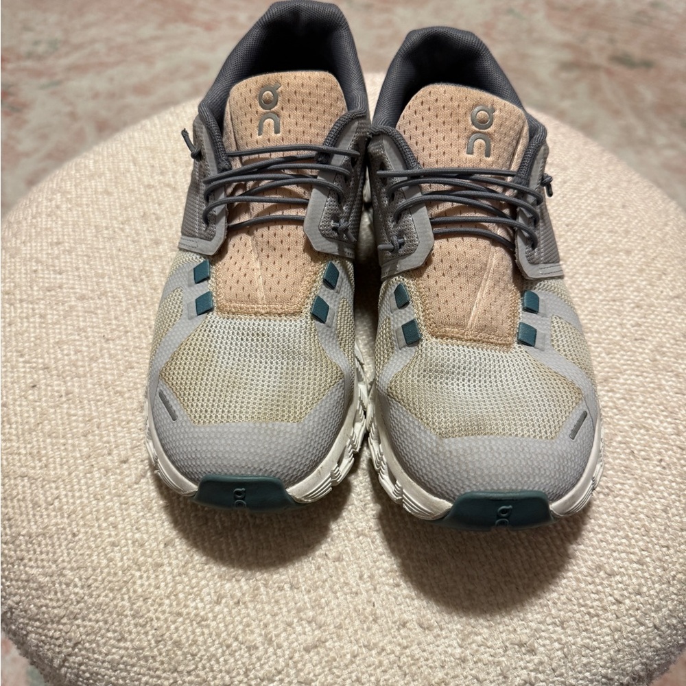 On Cloud 5 Running Shoes